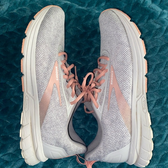 Brooks women’s size 11 running shoe - Picture 5 of 8